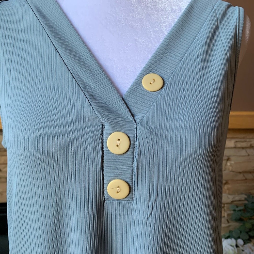 3-Button Tank Top (NWOT) - Picture 6 of 6